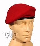 Beret tłoczony czerwony - nowy