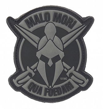 Naszywka 3D - Malo Mori Qua Foedari - czarna